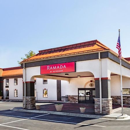 Ramada By Wyndham Гендерсонвілл Екстер'єр фото