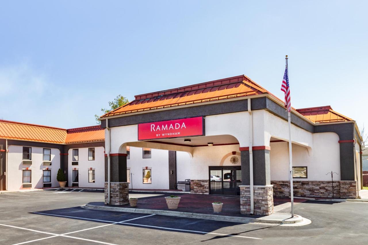 Ramada By Wyndham Гендерсонвілл Екстер'єр фото